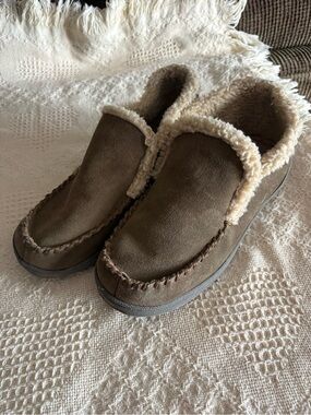 Clarks Men’s moccasin slippers - size 13
